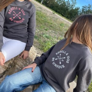 SUDADERA GRIS LOGO GLITTER 3D