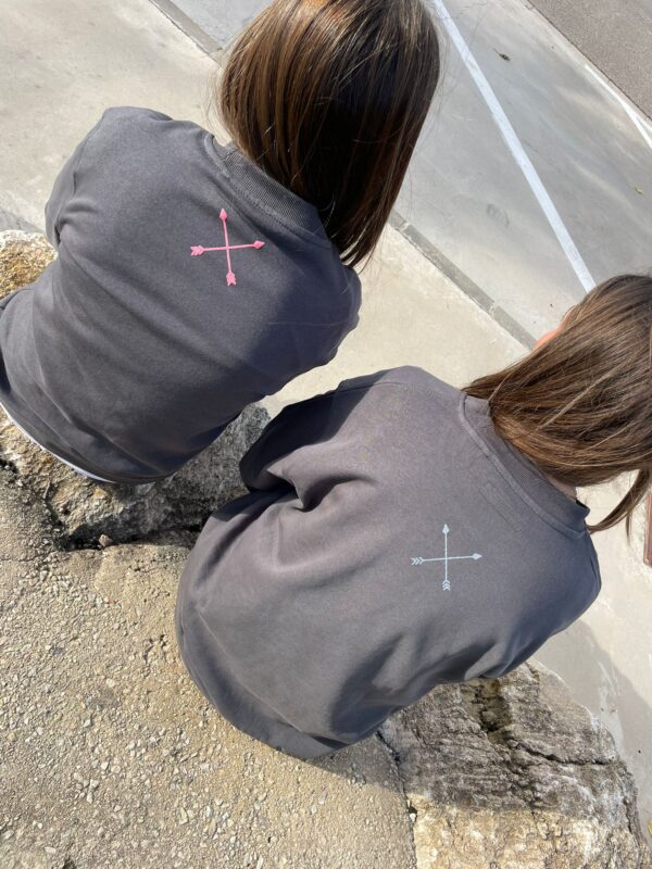 SUDADERA GRIS LOGO GLITTER 3D - Imagen 4